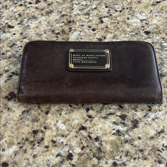142 Marc by Marc Jacobs Dark Brown Leather Wallet - Picture 1 of 9